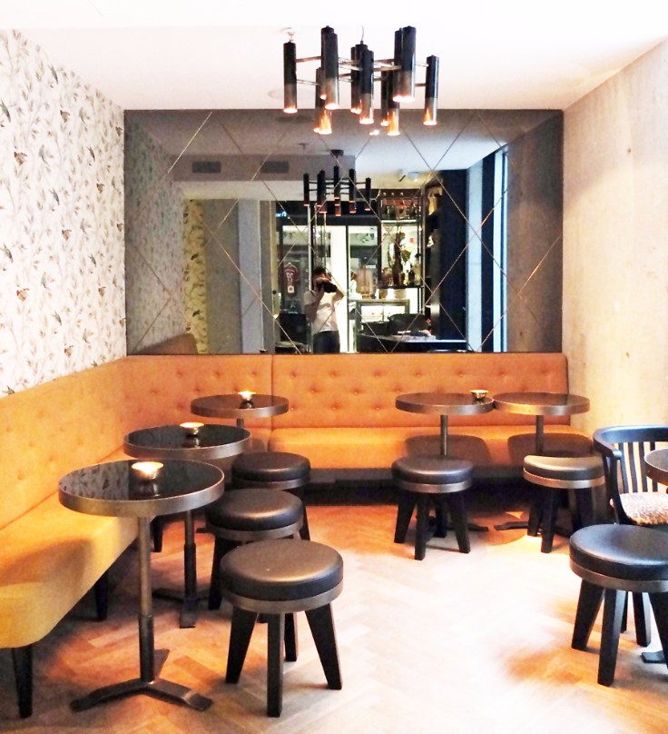 Cole & Porter Bar: Where the light comes out of Trumpets
