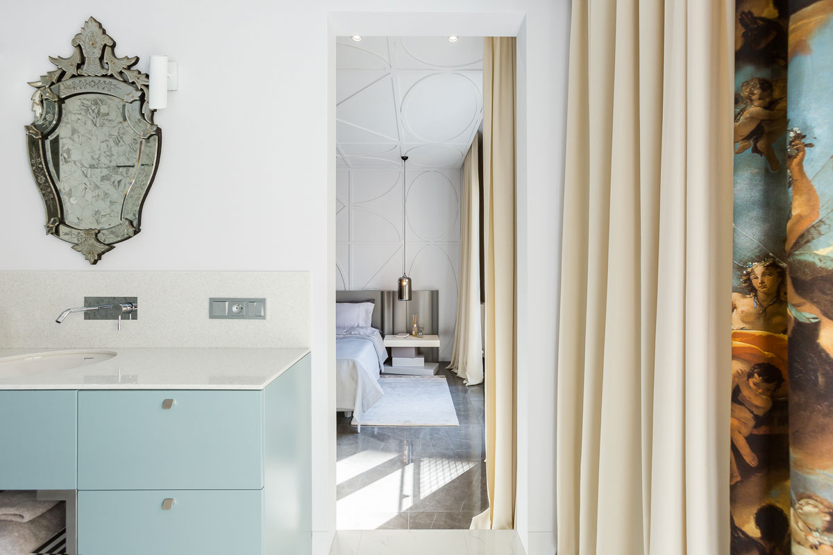 Paris: A home with Delightfull unique lamps