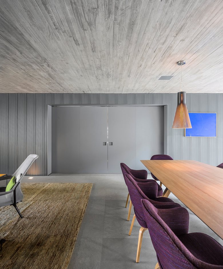 Contemporary-Style Meets Midcentury Elegance Inside this cozy home in Brazil