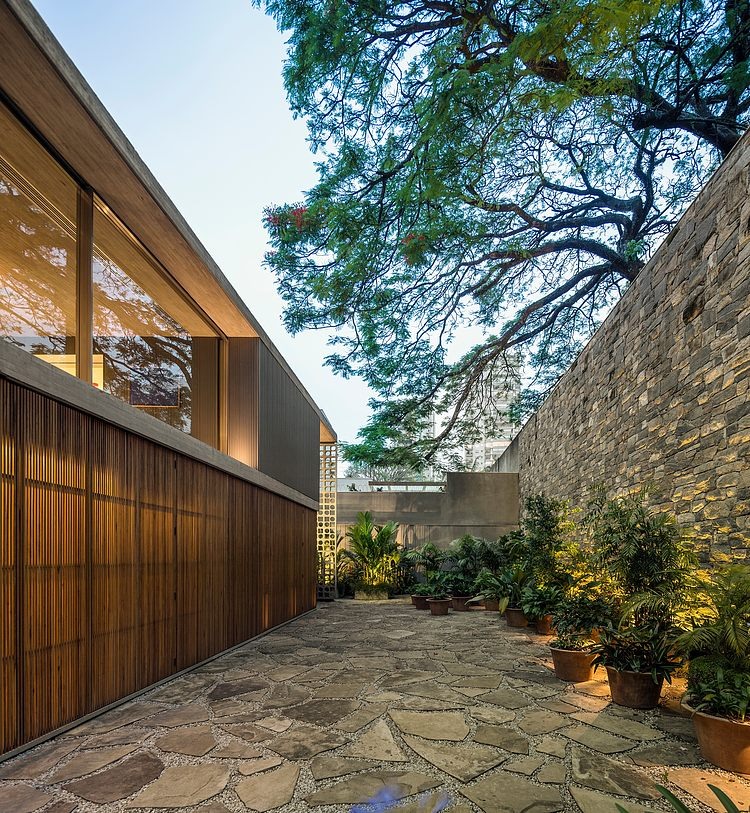Contemporary-Style Meets Midcentury Elegance Inside this cozy home in Brazil