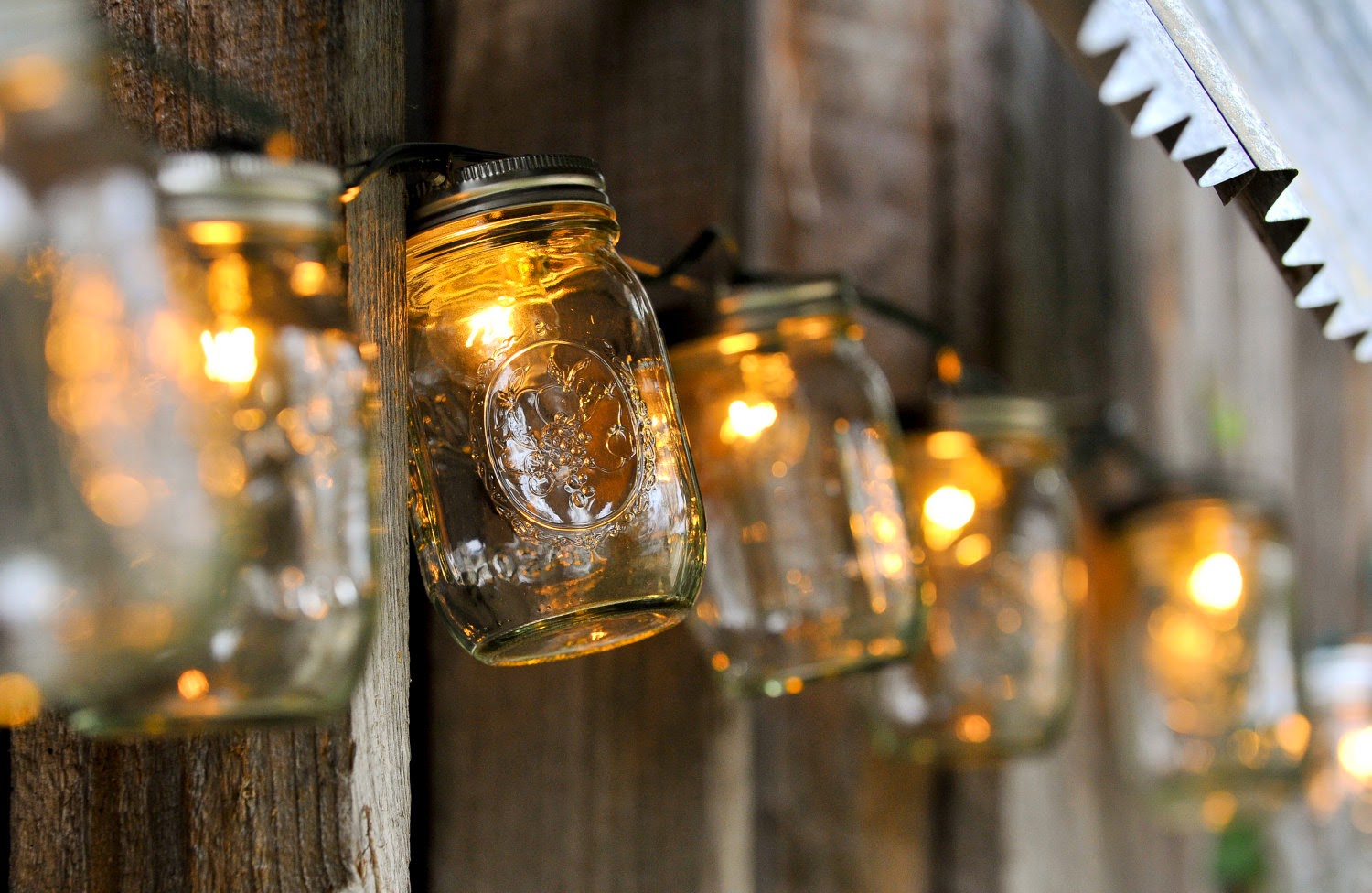 7 LIGHTING IDEAS THAT WILL MAKE YOUR YARD SHINE