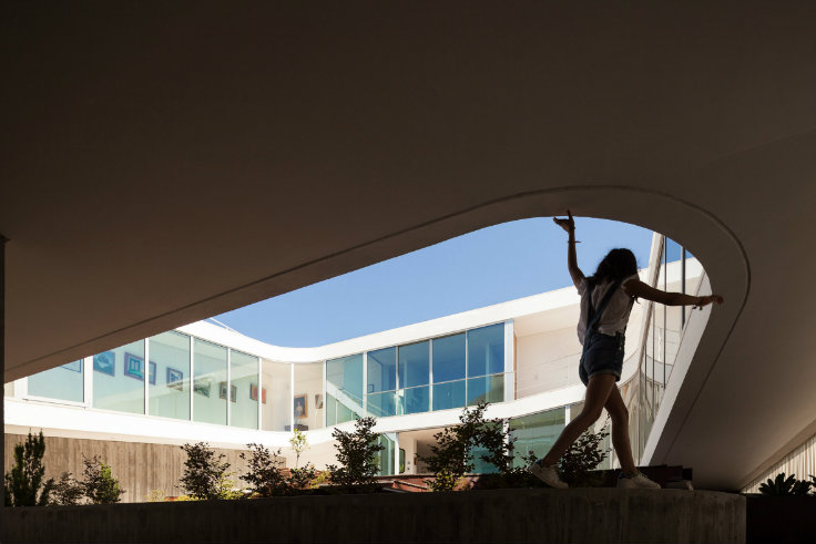 A Spiralling walkway design at a Portuguese family home