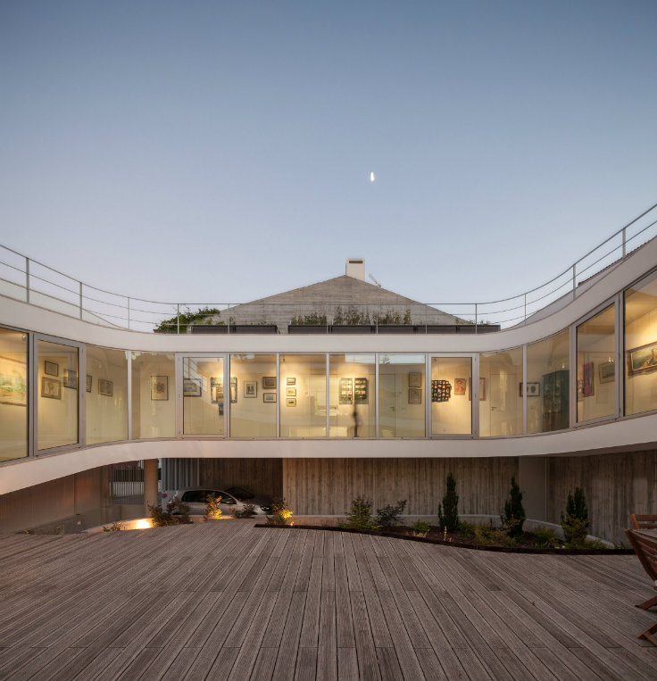 A Spiralling walkway design at a Portuguese family home