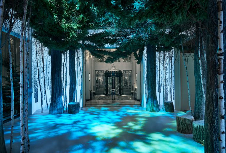 Claridge's hotel promise a "magical experience" this Christmas!