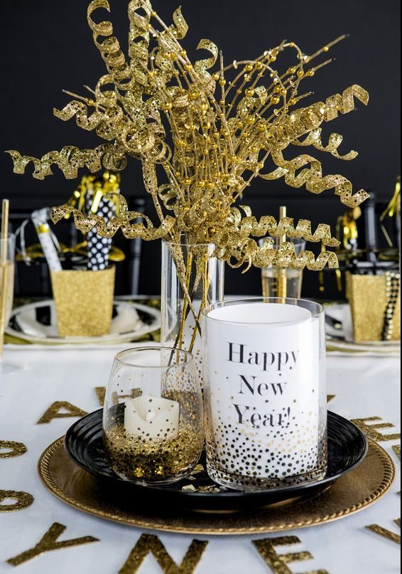 Thoughtful party favors Send your guests home on January 1 with something special. "A series of tiny bud vases with freshly cut flowers look beautiful as they flow down the table," says Wendt. "At the end of the night, these smaller arrangements can also double as party favors and are a nice reminder of an evening well spent bringing in the New Year together."