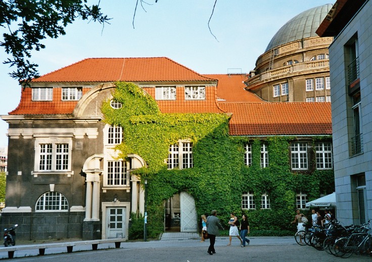 Come and find out the 8 best libraries in Germany!