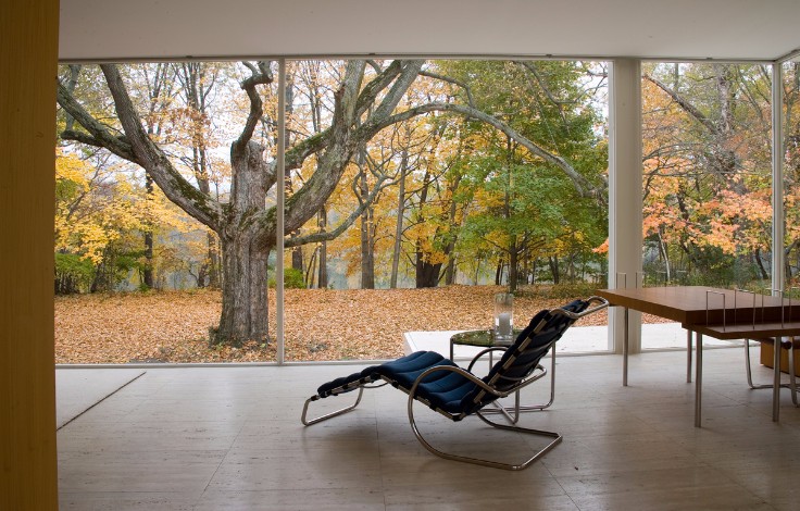 Take a Look Inside the Renowned FarnsworthHouse by Mies van der Rohe
