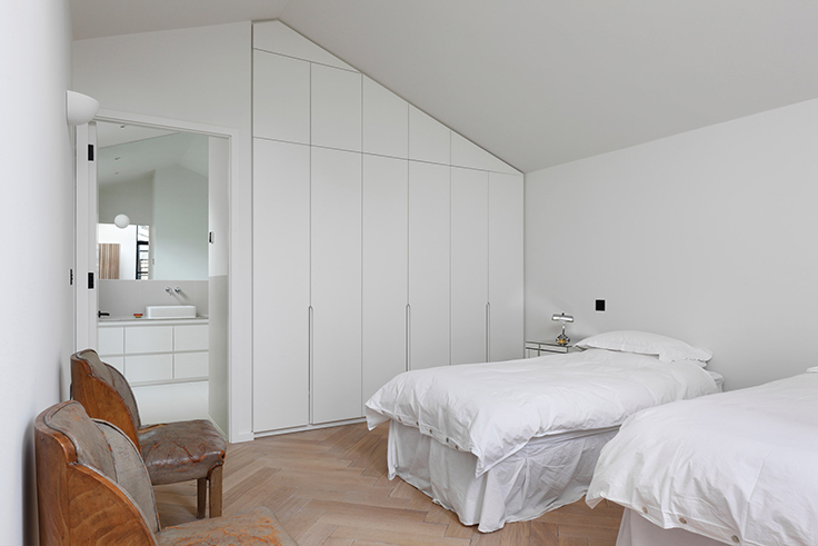 A beautiful contemporary house by De Rosee Sa in London