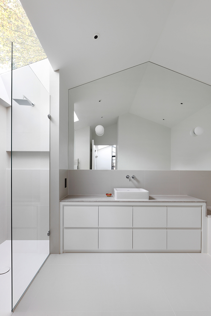 A beautiful contemporary house by De Rosee Sa in London