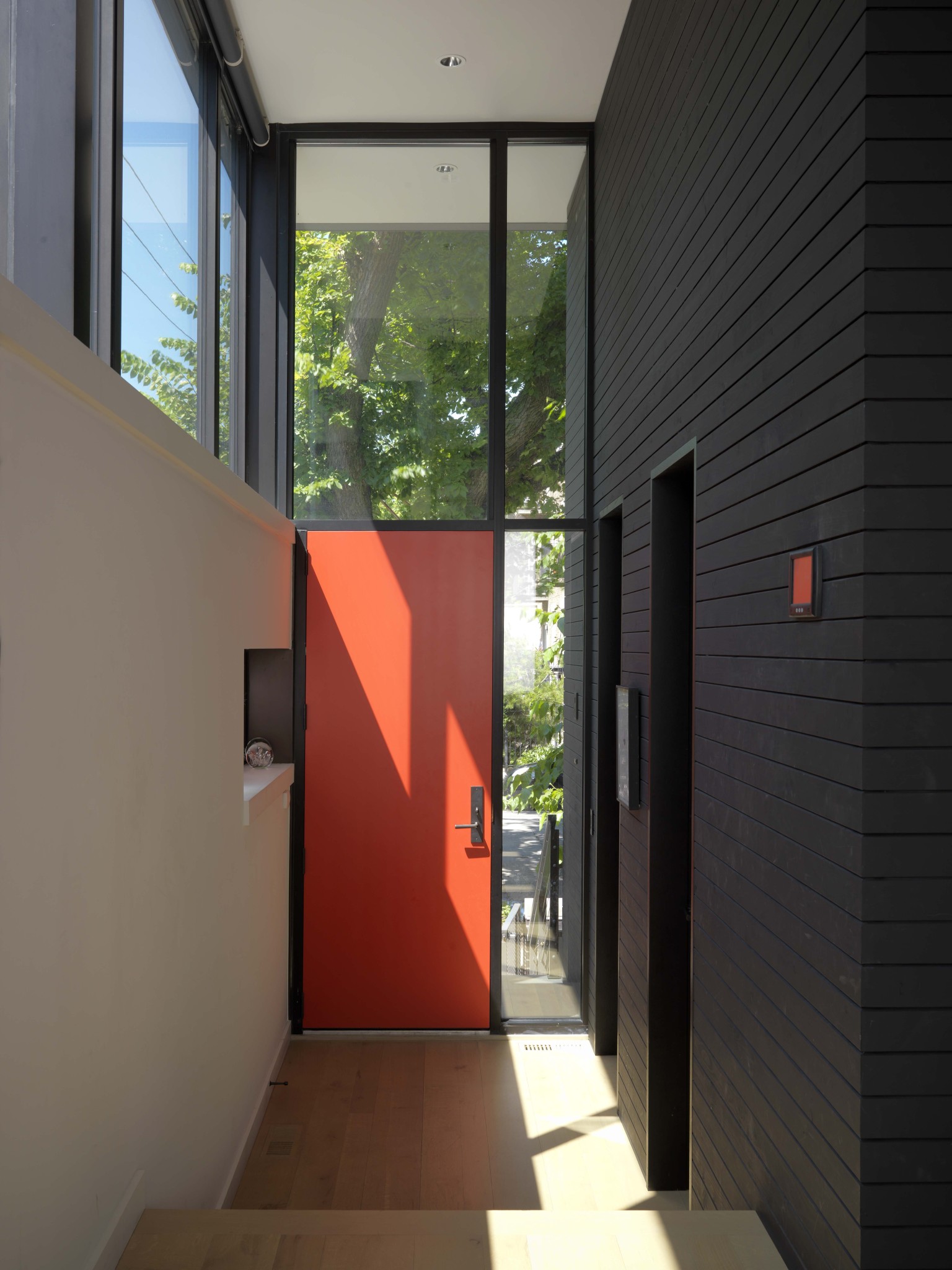 A Contemporary Home Design features Iconic Mid-Century Furniture 1