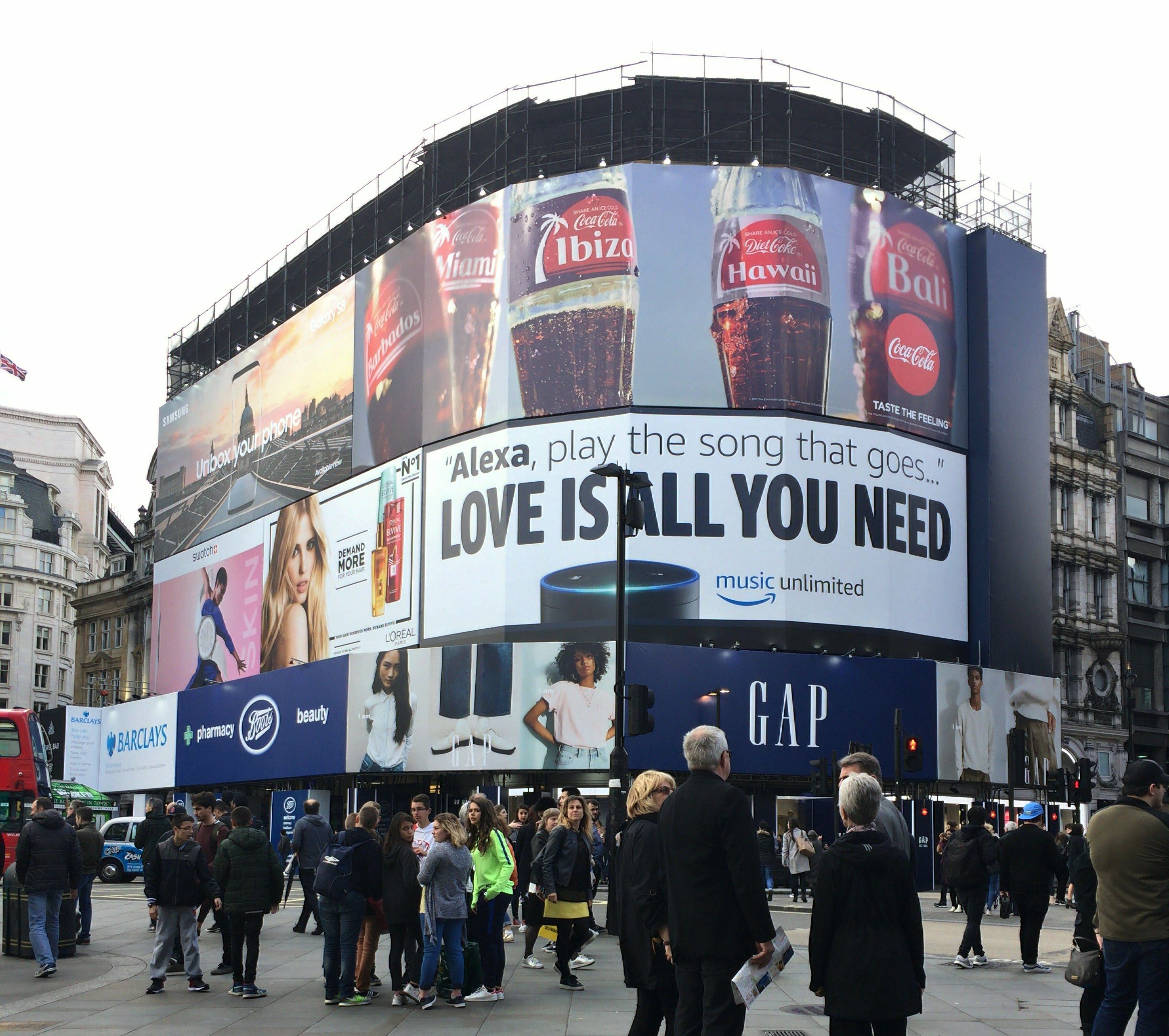 Unique on the Road- What Is Happening in London Right Now! - on the road