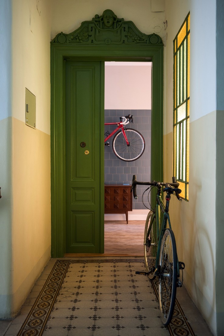 How to join work and leisure in the same place in this Austrian apartment!