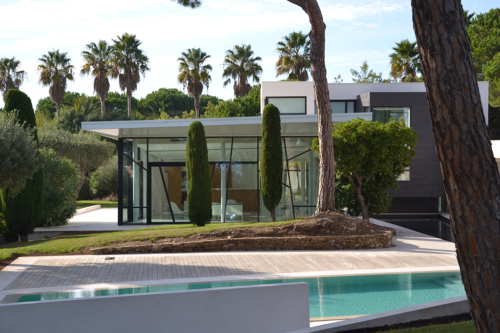 St Tropez Holidays- We Know the Right Villa for You to Buy!