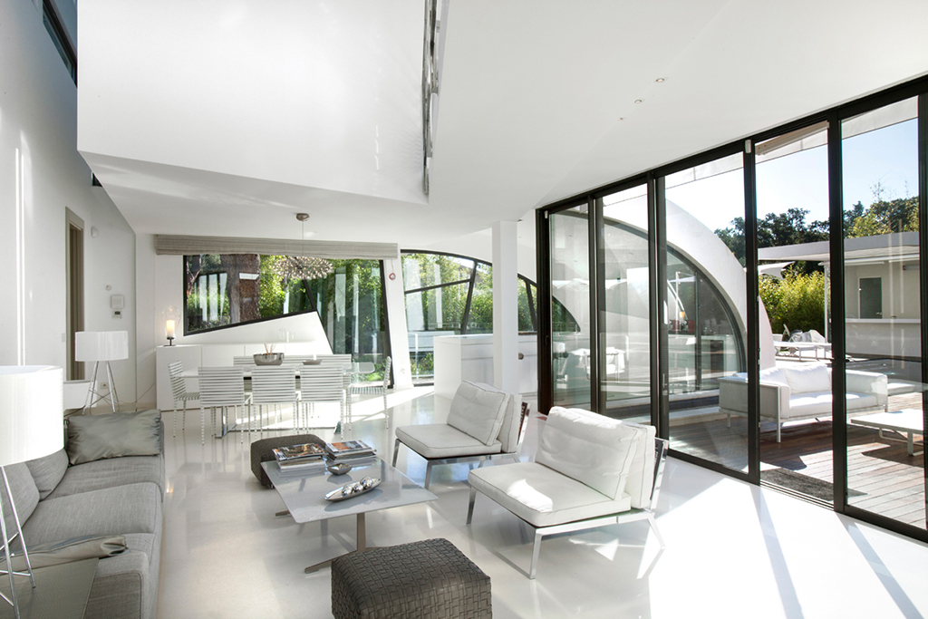 St Tropez Holidays- We Know the Right Villa for You to Buy!