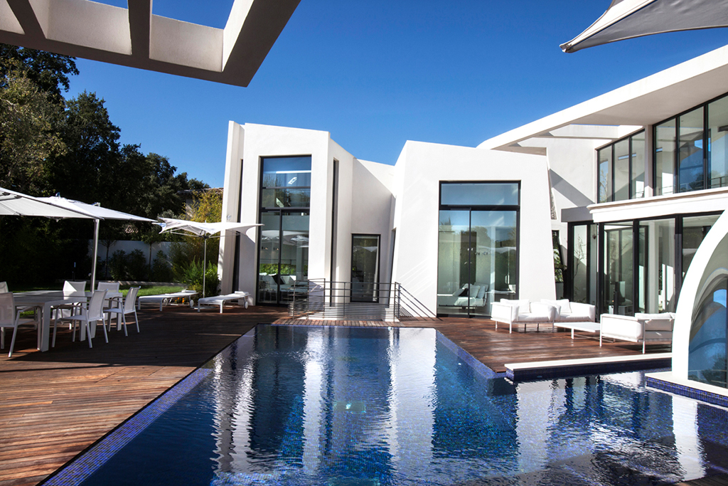 St Tropez Holidays- We Know the Right Villa for You to Buy!