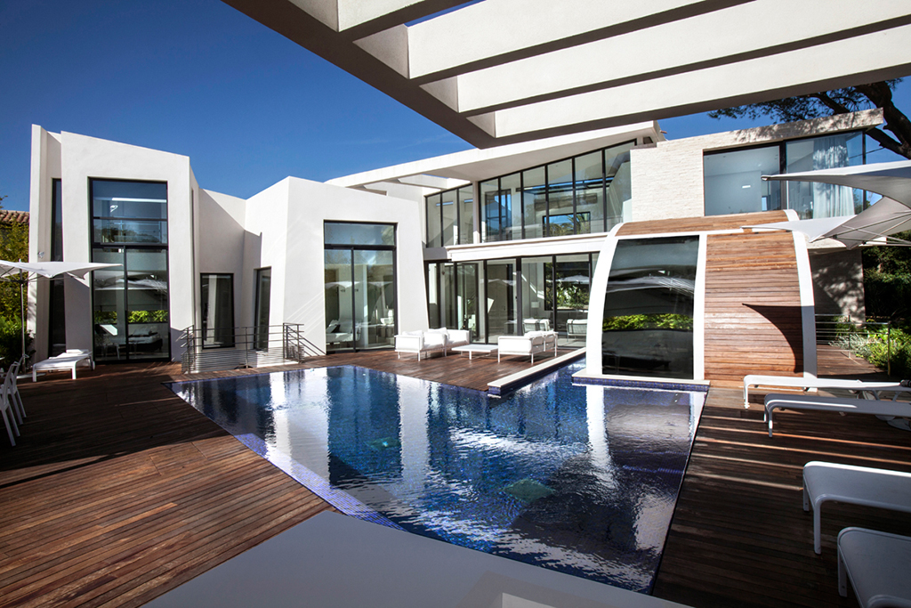 St. Tropez Holidays- We Know the Right Villa for You to Buy!