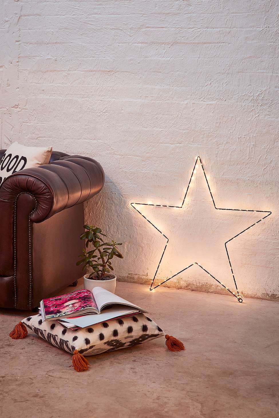 Boost Your Minimalist Christmas Decor With These String Lights 1