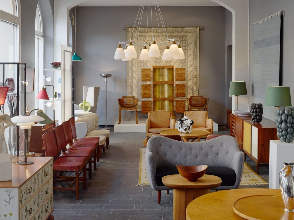 Discover our suggestions of furniture shops and showrooms in Stockholm to enjoy!