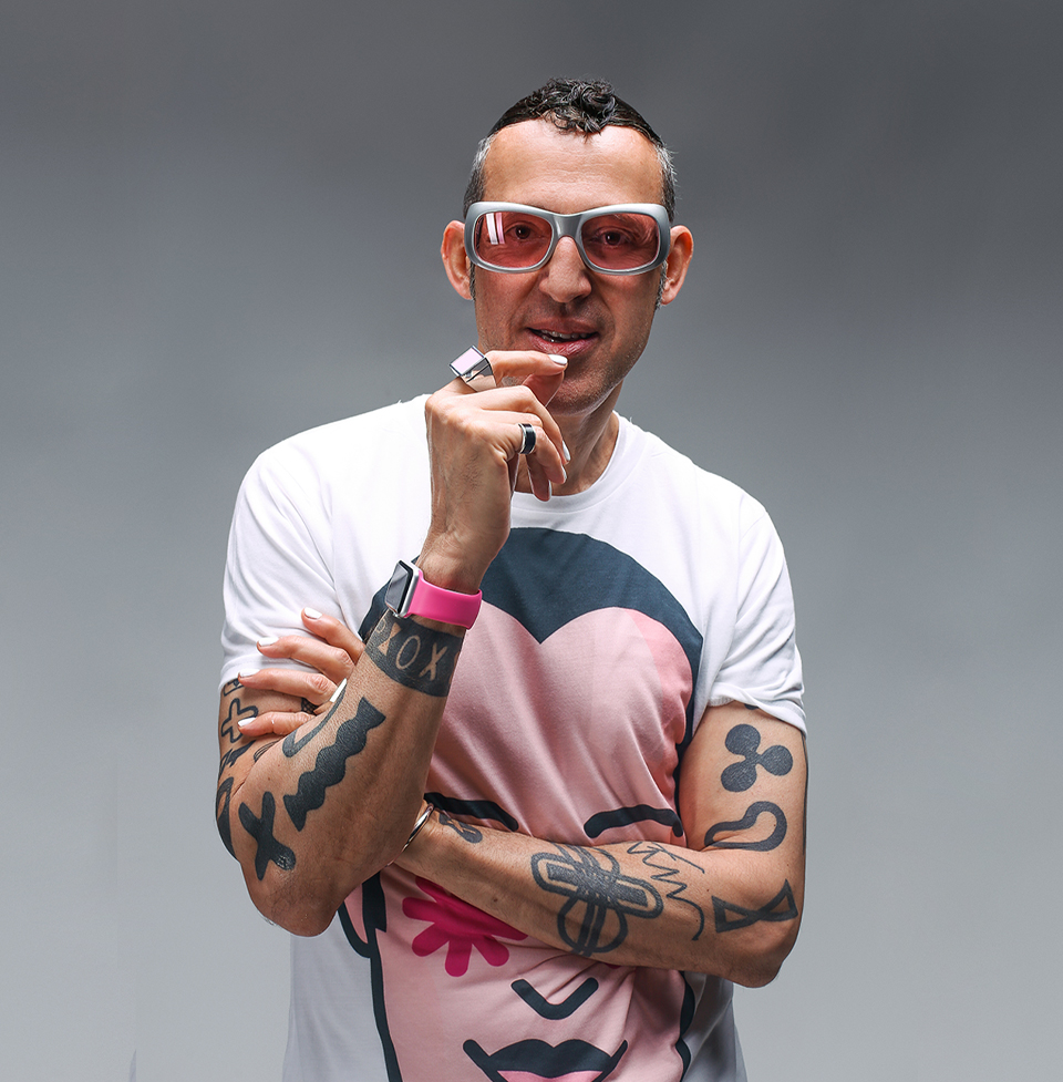 The New Pieces of Karim Rashid's Kasual Collection Made Us Fall in Love With Mid-Century Modern Design
