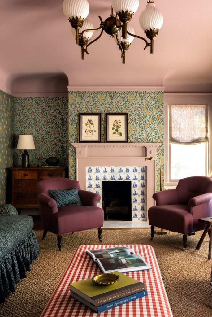 27 Easy Fireplace Decorating Ideas That’ll Look Stylish All Year Long