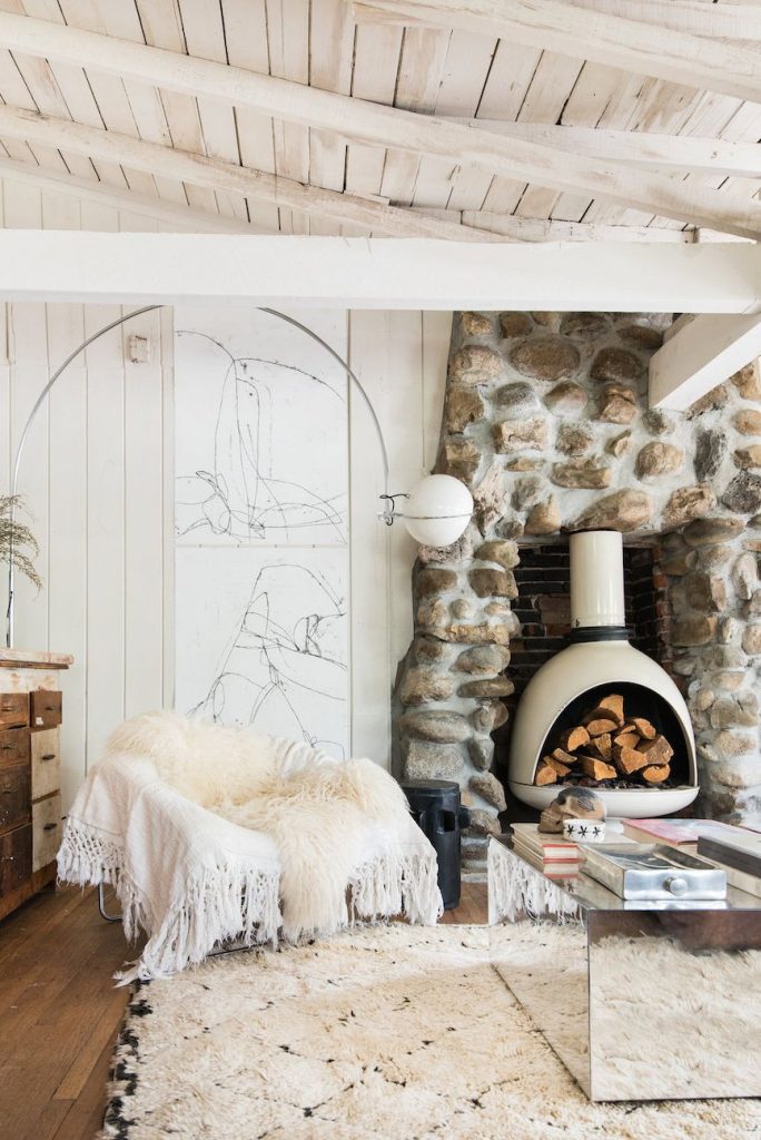27 Easy Fireplace Decorating Ideas That’ll Look Stylish All Year Long