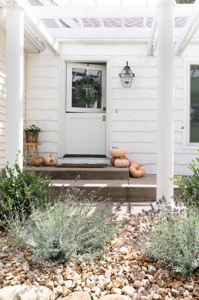 10+ Beautiful Fall Porch Decor Ideas You Will Want To Try