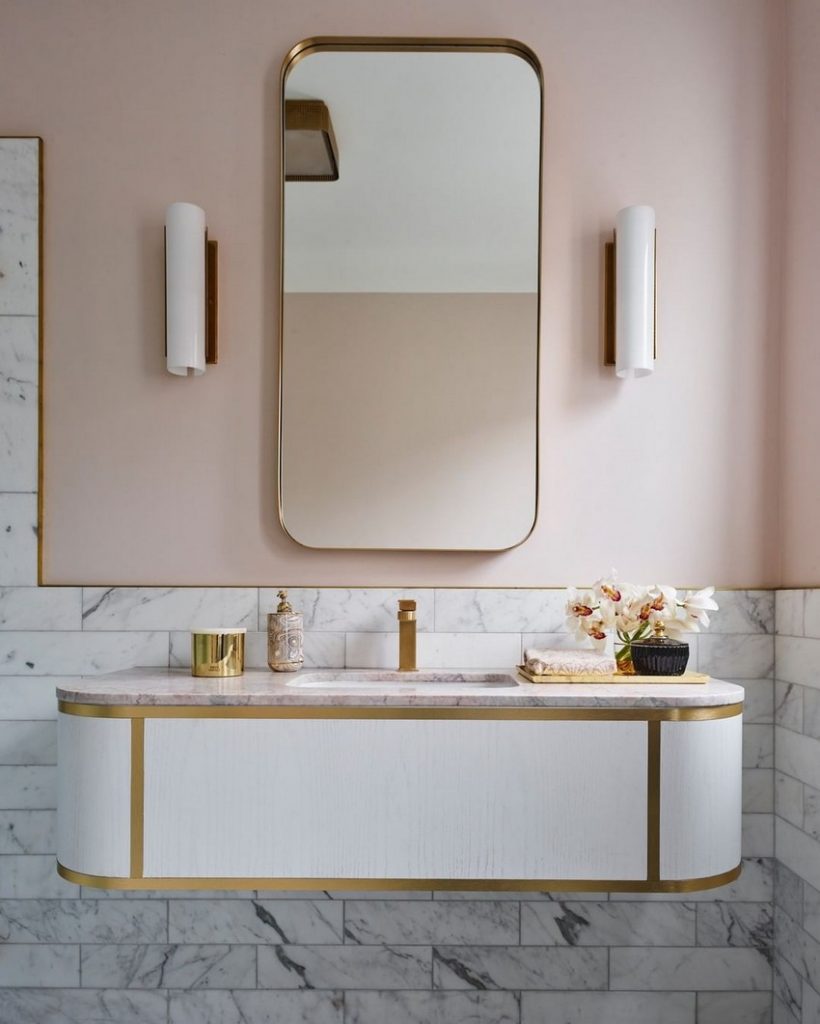 10 Luxury Mirrors That Will Elevate Your Bathroom Decor